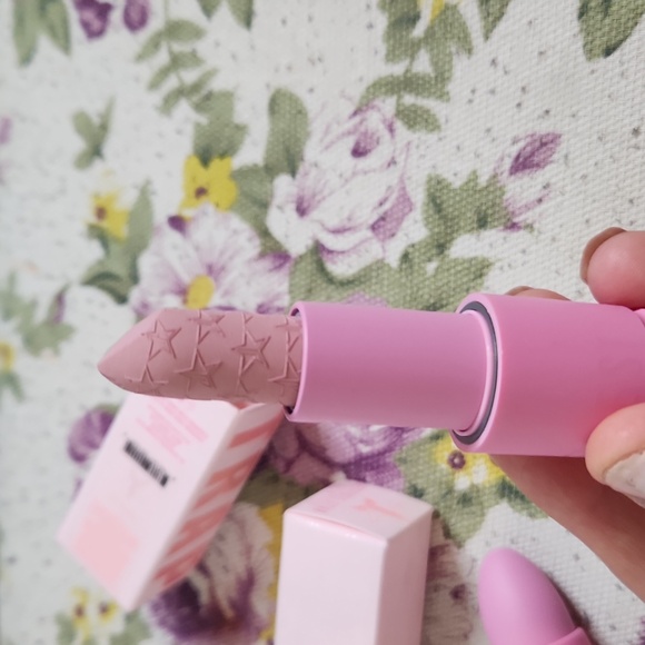 Velvet Trap Lipstick - Picture 3 of 4